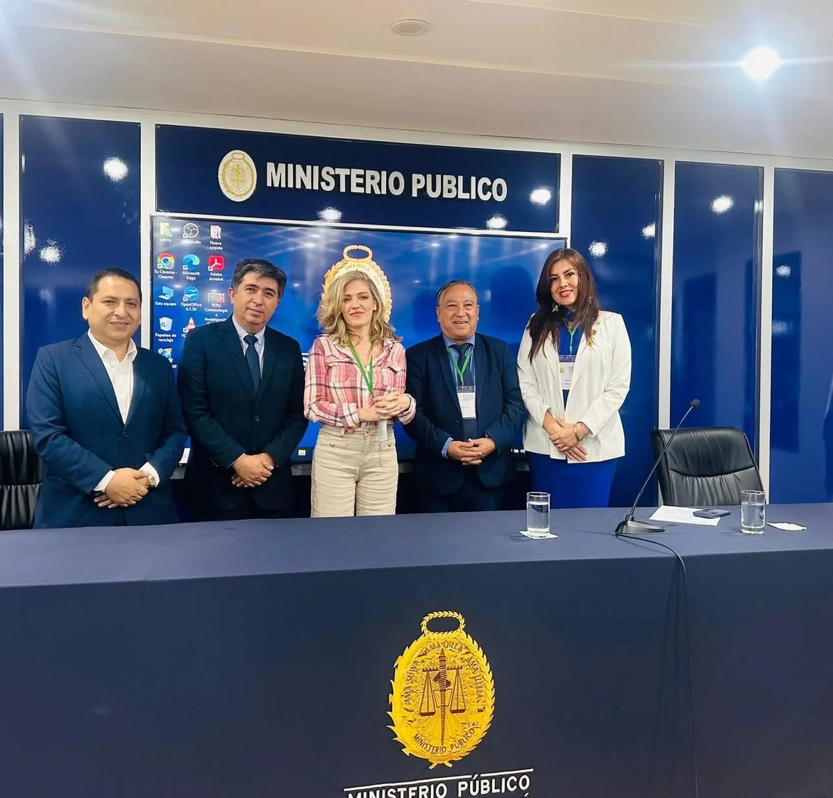 Thaís Armengol junto a cuerpos policiales en Perú durante formación en seguridad y crimen organizado
