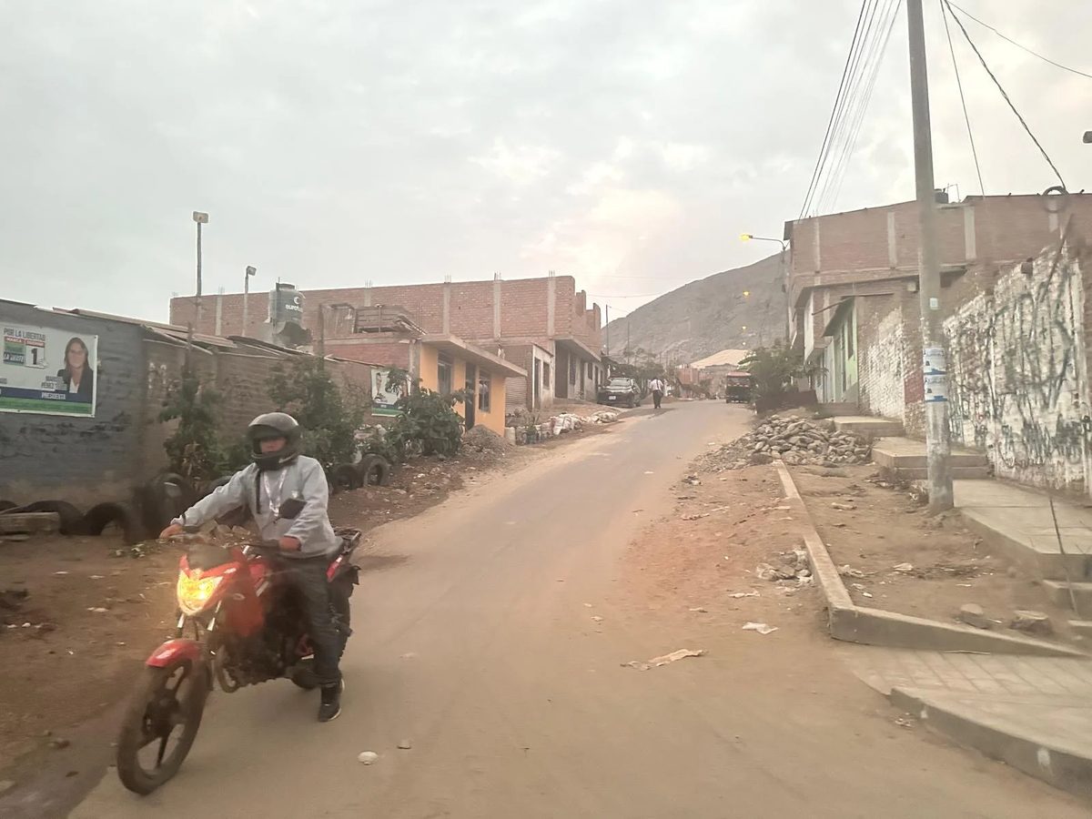 Trabajo de campo en Alto Trujillo — Thaís Armengol integrada en patrullas policiales